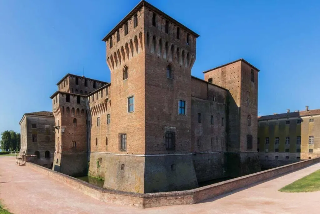 In Centro - Apt. Elegante Nel Cuore Di Mantova Apartment